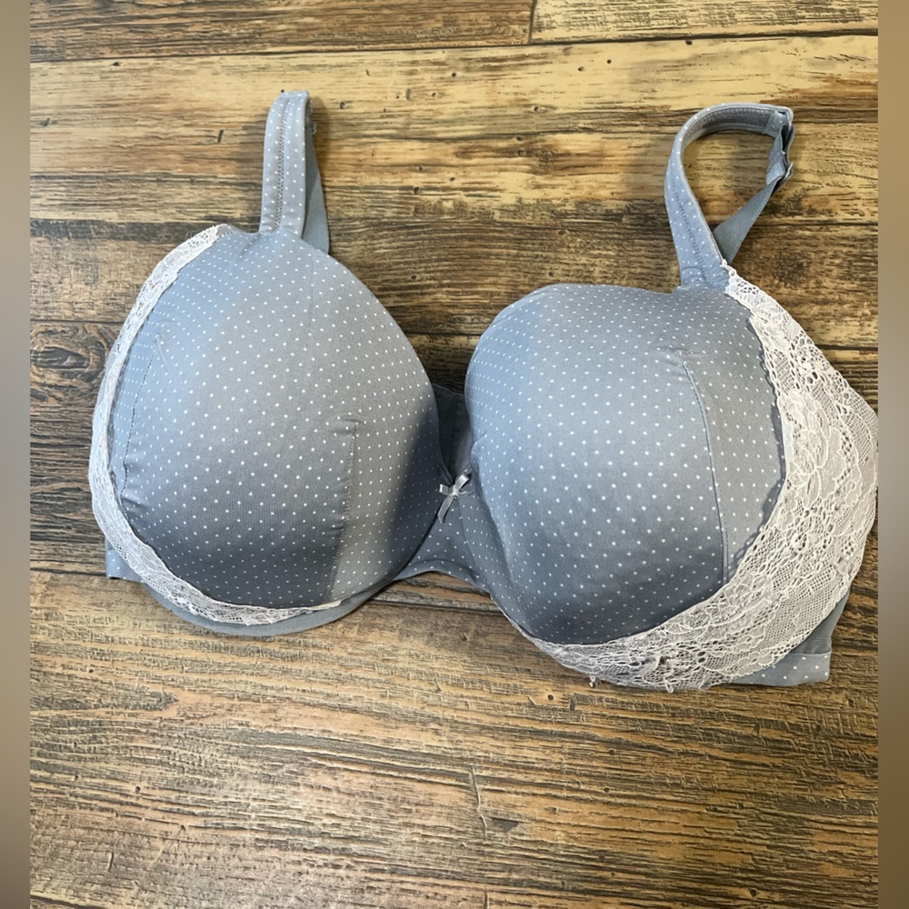 Cacique Gray and White T-Shirt Bra with Lace Trim